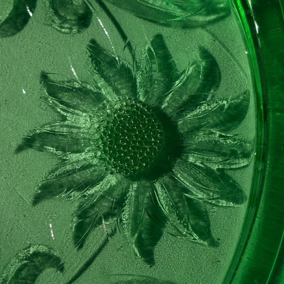 1930s Vtg Jeanette Green Depression GLOW Glass Sunflower Footed Cake Plate 10" - Picture 13 of 16